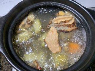 祛湿三宝—五指毛桃牛大力土茯苓汤的做法步骤：6