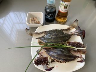 小炒螃蟹的做法步骤：1