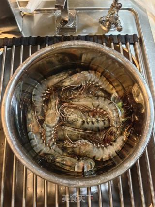 鲜虾蔬菜水饺的做法步骤：1