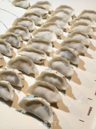鲜虾蔬菜水饺的做法步骤：15