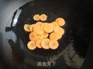 黄瓜炒口蘑的做法步骤：3