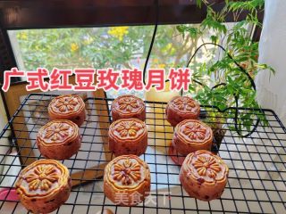 广式玫瑰红豆月饼