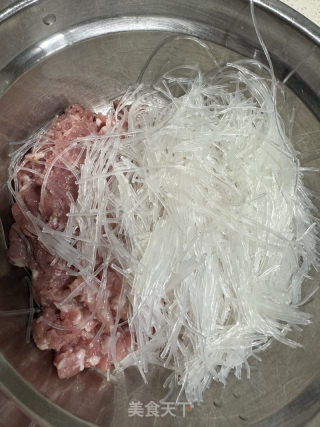 木耳粉丝包的做法步骤：4