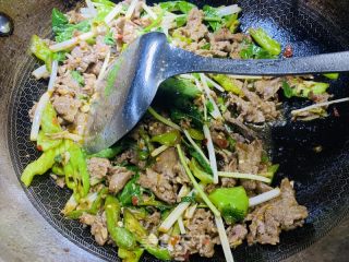 芹菜炒牛肉的做法步骤：13