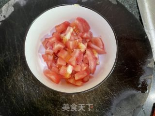番茄粉丝虾滑的做法步骤：1
