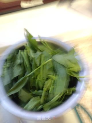菠菜拌木耳的做法步骤：1