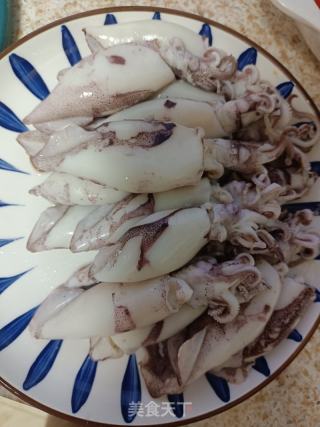 笔管鱼炒尖椒的做法步骤：1