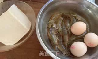 豆腐虾仁蒸蛋的做法步骤：1