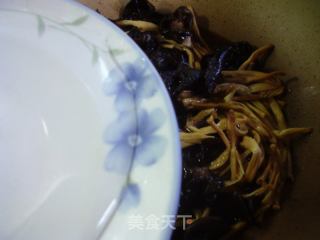 黑木耳烧黄花菜的做法步骤：8