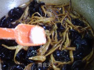 黑木耳烧黄花菜的做法步骤：10