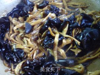 黑木耳烧黄花菜的做法步骤：11