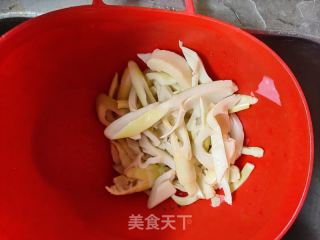 嫩笋烧鸡的做法步骤：4