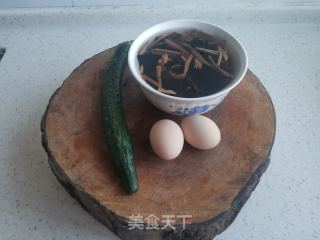 黄瓜鸡蛋炒木耳的做法步骤：1