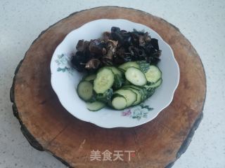 黄瓜鸡蛋炒木耳的做法步骤：2