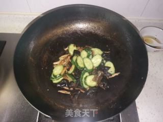 黄瓜鸡蛋炒木耳的做法步骤：6
