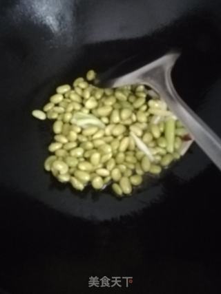 毛豆炒肉的做法步骤：5