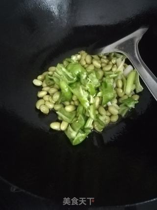 毛豆炒肉的做法步骤：6
