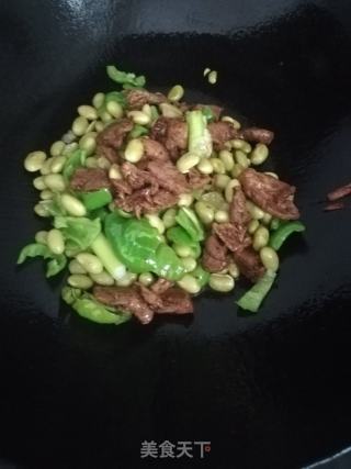 毛豆炒肉的做法步骤：7