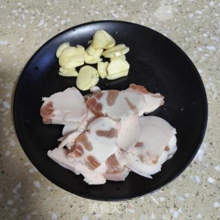 五花肉炒油菜的做法步骤：2