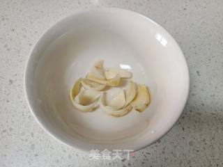 丑耳百合梨羹的做法步骤：4