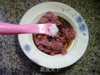 瘦肉大蒜炒千张的做法步骤：3