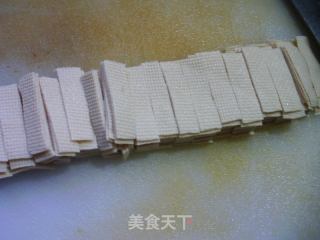 瘦肉大蒜炒千张的做法步骤：9