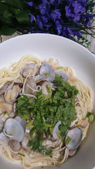 鲜掉眉毛的海鲜面的做法