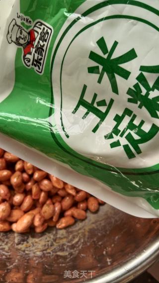 油炸五香花生米的做法步骤：5