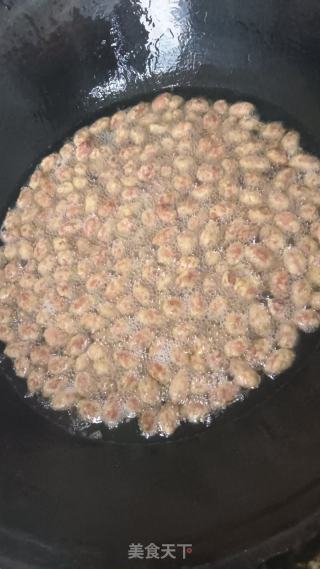 油炸五香花生米的做法步骤：8