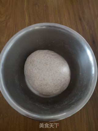 黑全麦葱花花卷的做法步骤：1