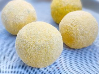玉米面菜团子的做法步骤：7