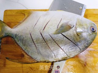 红烧鲳鱼/平鱼的做法步骤：1