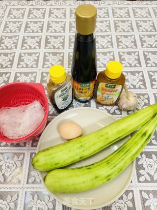 吃个比肉菜还香的素菜蒜蓉蒸丝瓜吧！的做法步骤：1