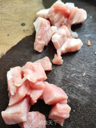 菱角胡萝卜瘦肉汤的做法步骤：1