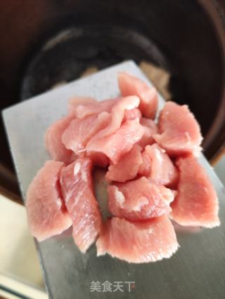菱角胡萝卜瘦肉汤的做法步骤：5