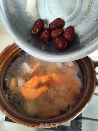 菱角胡萝卜瘦肉汤的做法步骤：7