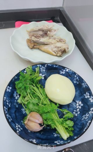 鸡肉拌土豆丝的做法步骤：1