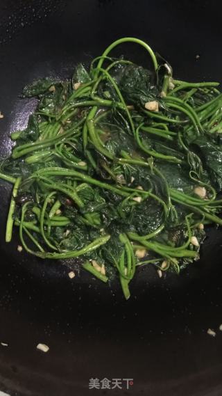 蒜末红薯藤的做法步骤：7