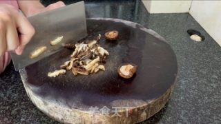 芥蓝腊肠炒饭的做法步骤：4