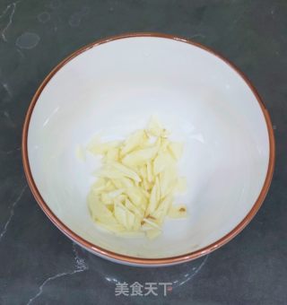 双菇炒芹菜的做法步骤：3