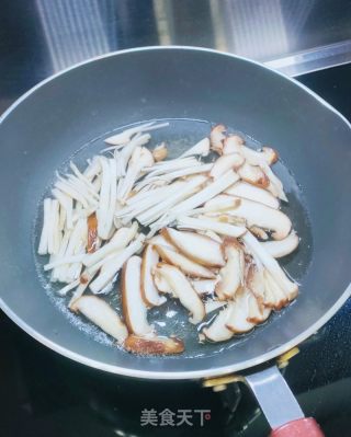 双菇炒芹菜的做法步骤：4