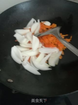 胡萝卜皮芽子炒肉的做法步骤：6