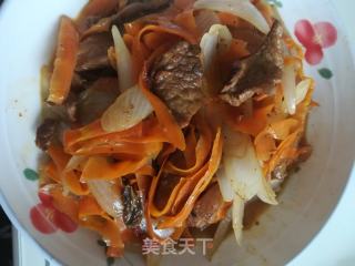 胡萝卜皮芽子炒肉的做法步骤：10