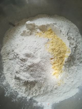 杂粮花卷的做法步骤：1