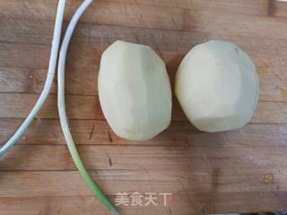土豆烧小鸡腿的做法步骤：1