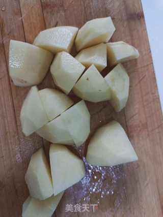 土豆烧小鸡腿的做法步骤：2