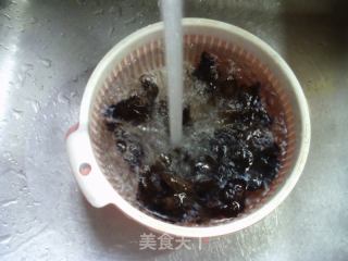 黑木耳油炸素鸡烧红椒的做法步骤：2