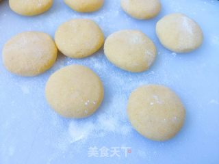 玉米面素馅蒸饺的做法步骤：6