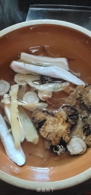 川芎白芷鱼头汤的做法步骤：4