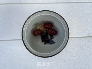 阿胶红枣炖鸡蛋的做法步骤：3
